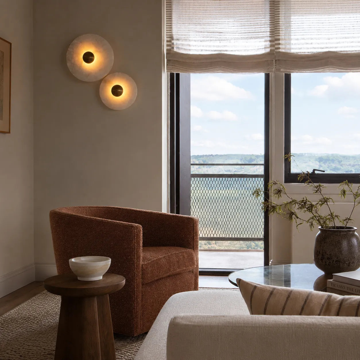 Alabaster Radiance Minimalist Elegance Wall Lamp
