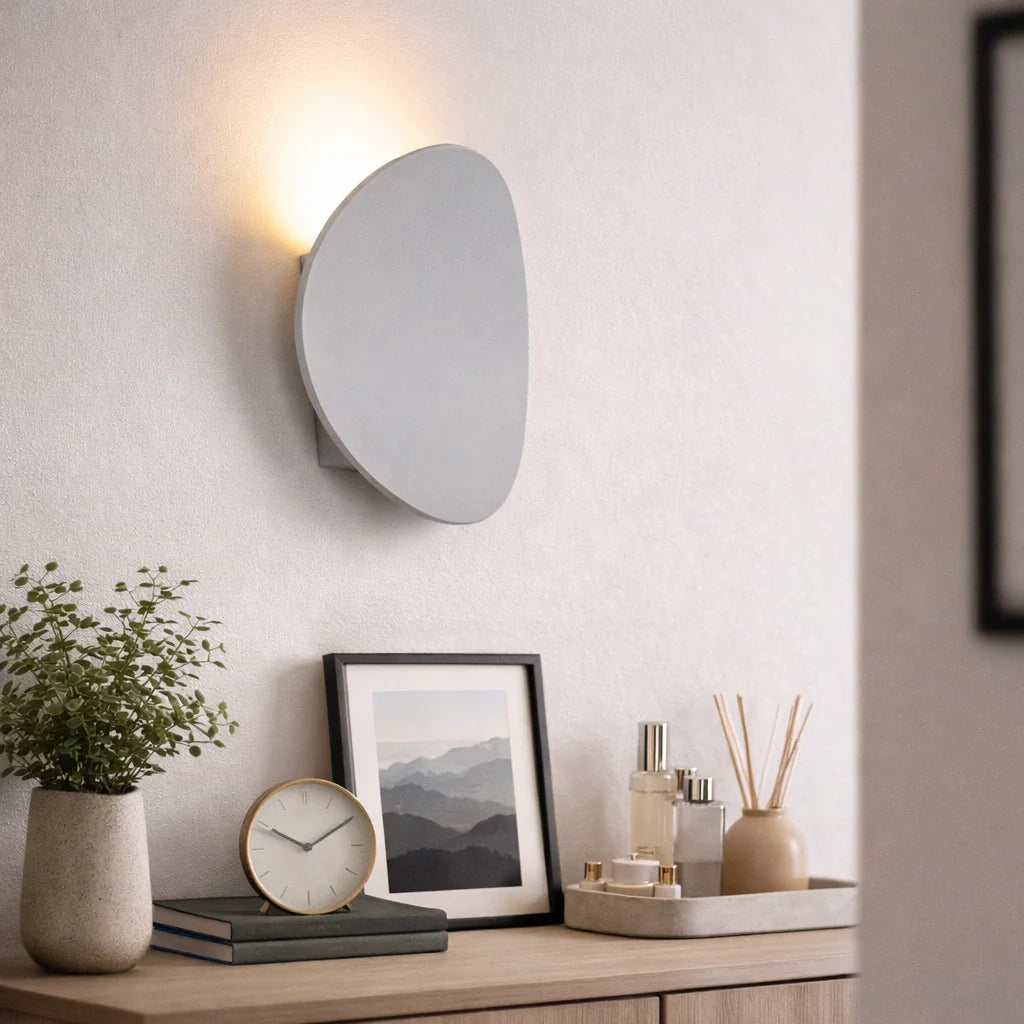 Lior Minimalist Curved Integrated LED Wall Light