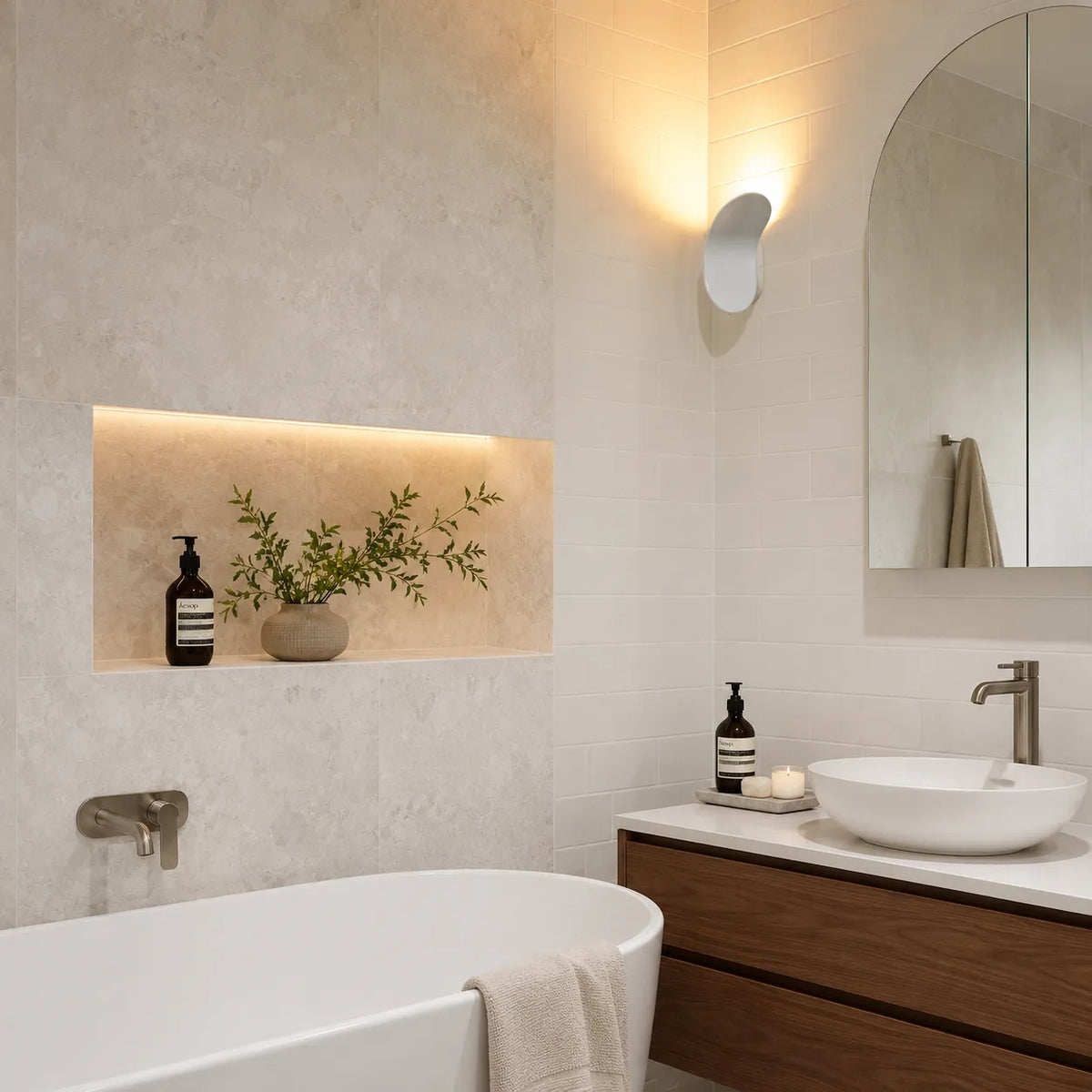 Gavin Minimalist Curved Metal LED Wall Light