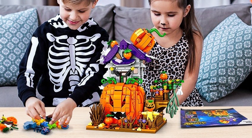 Halloween Building Blocks Construction Set with Pumpkin House and Ghost Figures for Kids - Image 2